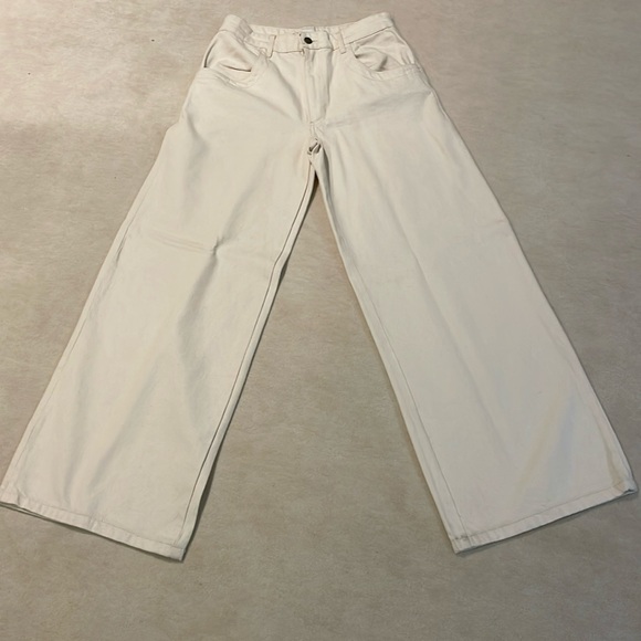 Zara Denim - SALE TODAY!! ZARA high rise wide leg “skater” off white jeans size 8